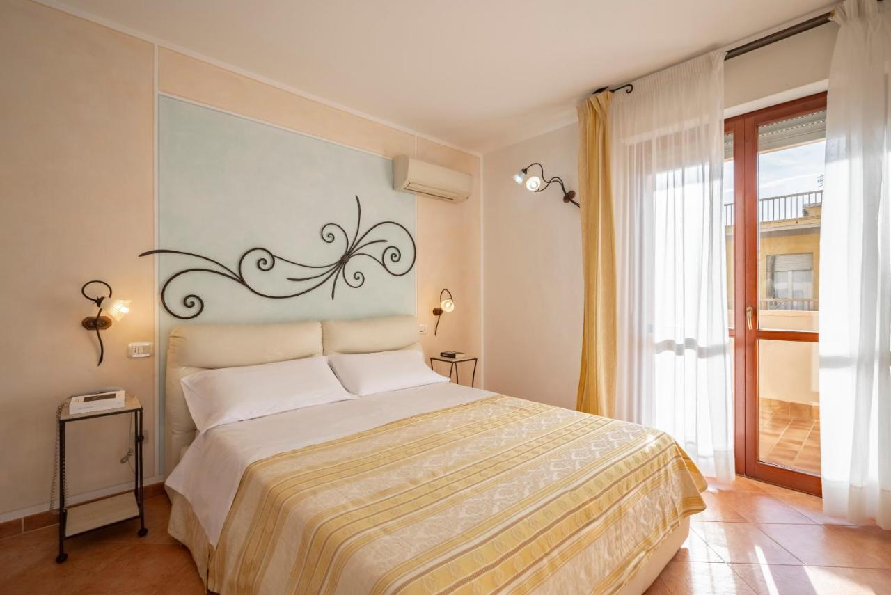 Lola Piccolo Hotel E Appartamenti Marina di Grosseto Eksteriør billede