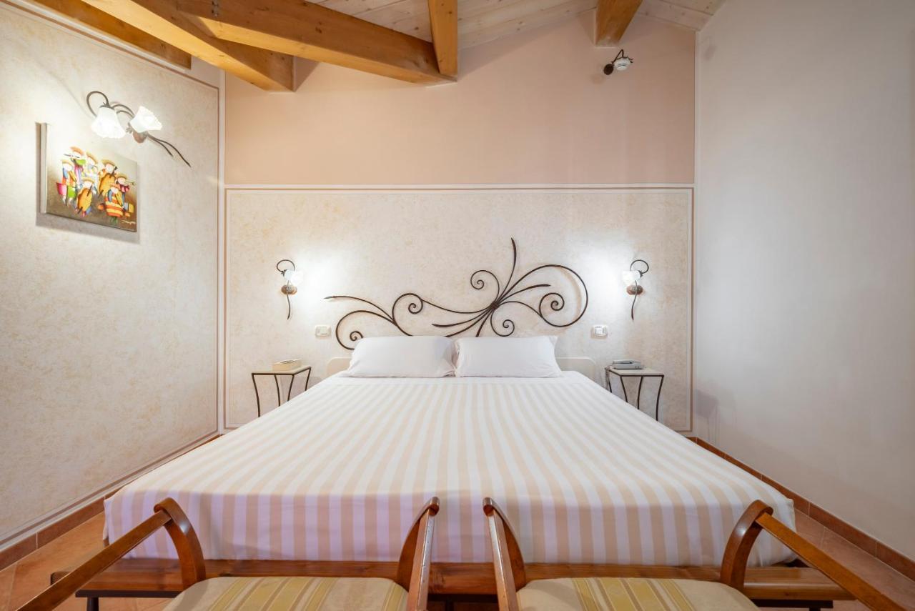 Lola Piccolo Hotel E Appartamenti Marina di Grosseto Eksteriør billede