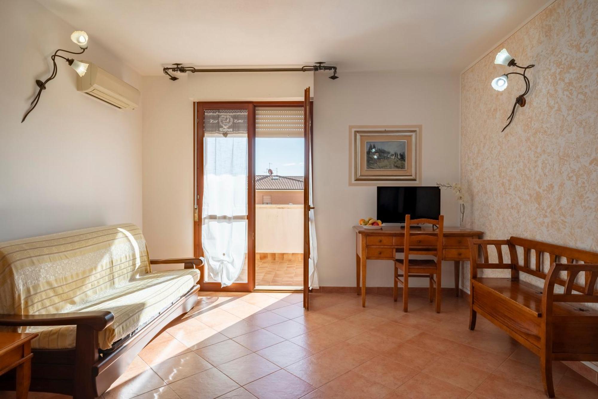 Lola Piccolo Hotel E Appartamenti Marina di Grosseto Eksteriør billede