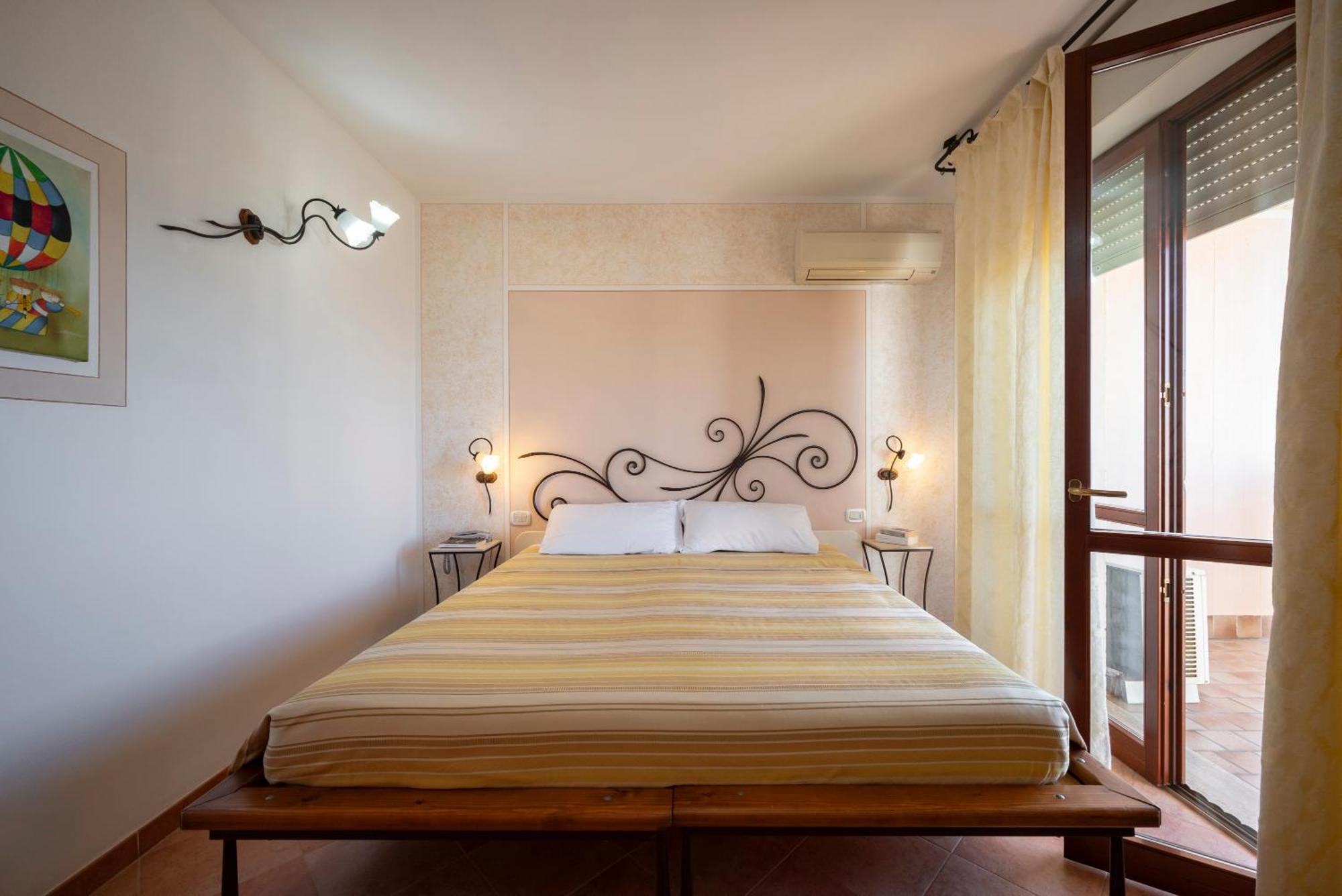 Lola Piccolo Hotel E Appartamenti Marina di Grosseto Eksteriør billede