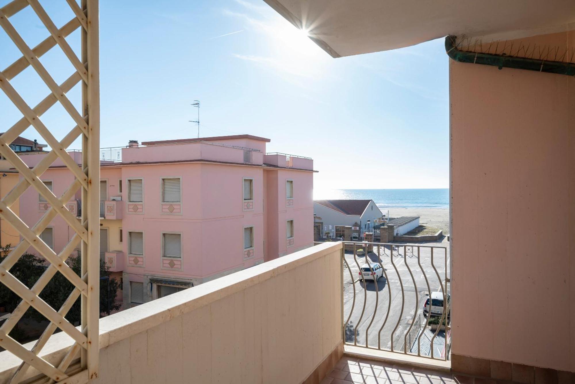 Lola Piccolo Hotel E Appartamenti Marina di Grosseto Eksteriør billede