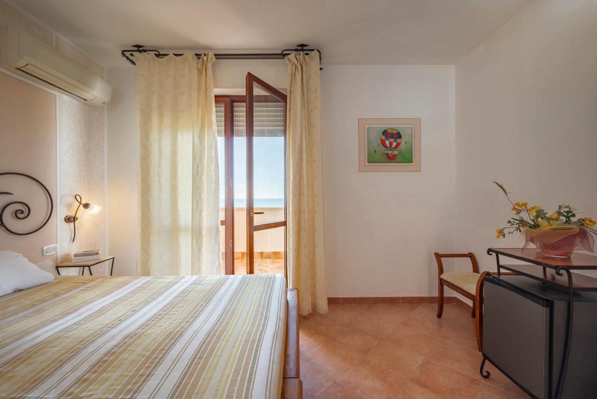 Lola Piccolo Hotel E Appartamenti Marina di Grosseto Eksteriør billede
