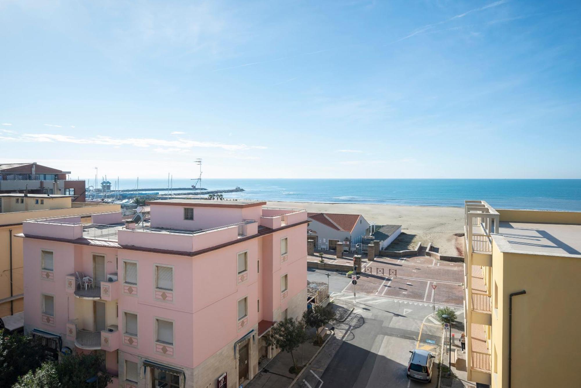 Lola Piccolo Hotel E Appartamenti Marina di Grosseto Eksteriør billede
