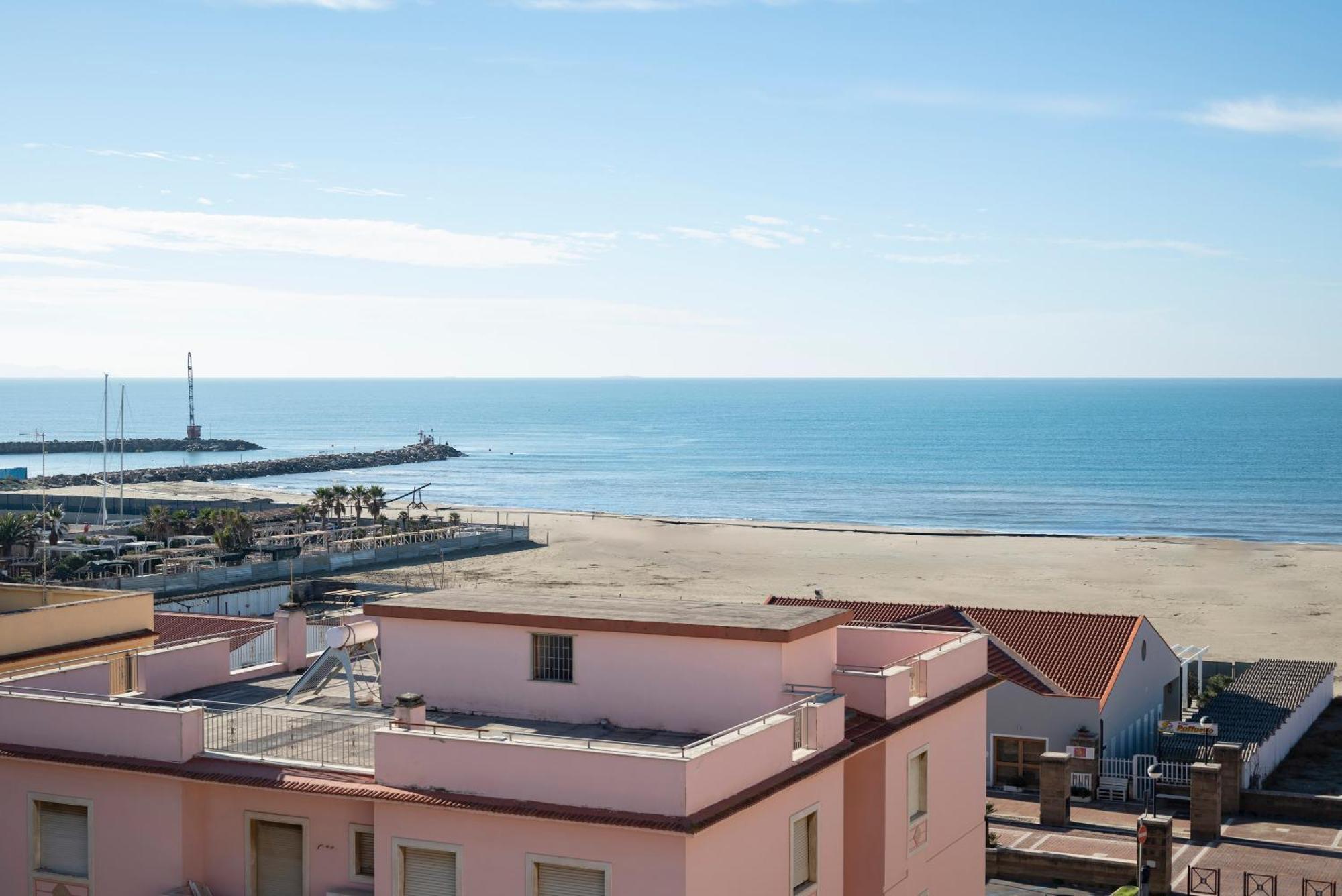 Lola Piccolo Hotel E Appartamenti Marina di Grosseto Eksteriør billede
