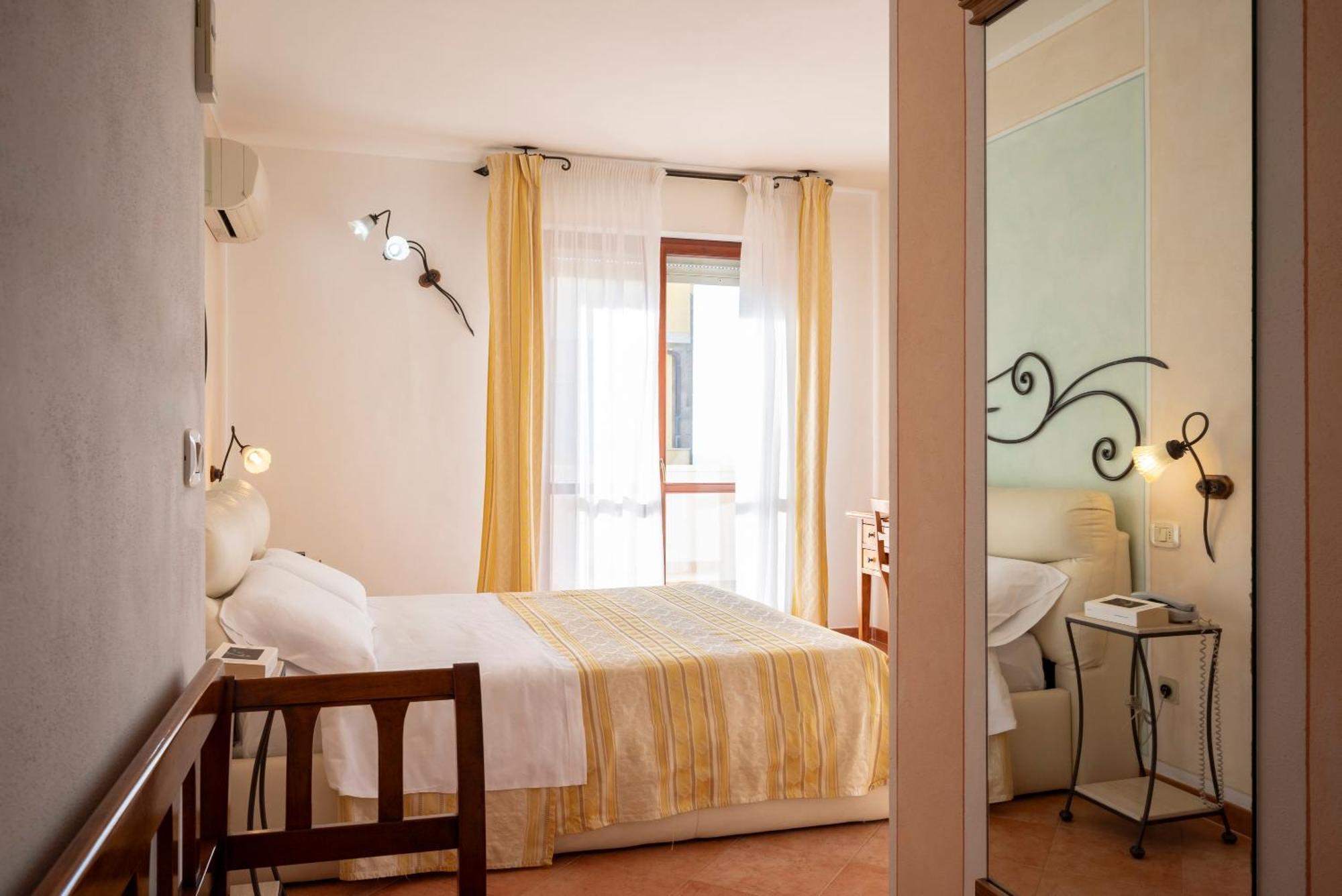 Lola Piccolo Hotel E Appartamenti Marina di Grosseto Eksteriør billede