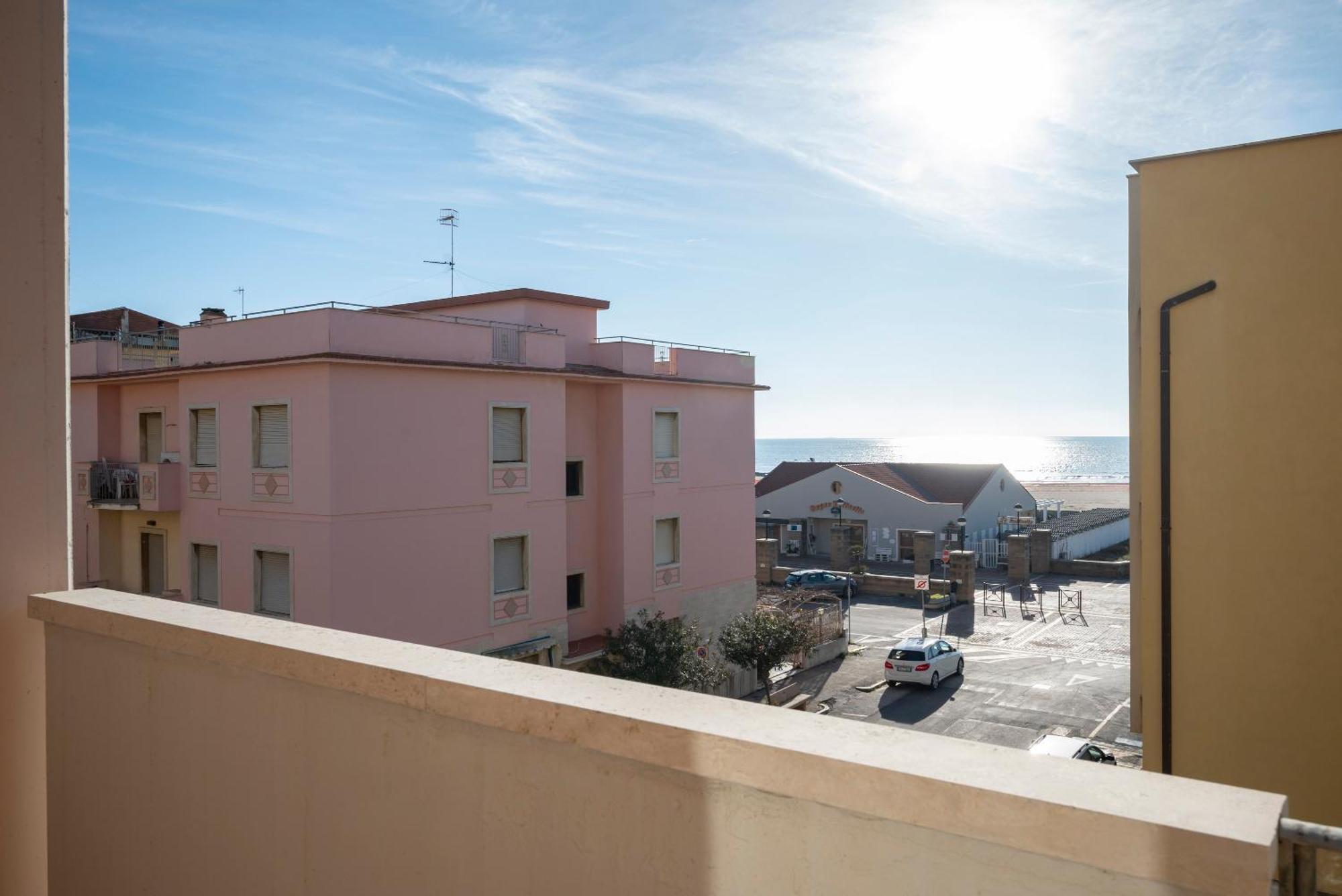 Lola Piccolo Hotel E Appartamenti Marina di Grosseto Eksteriør billede