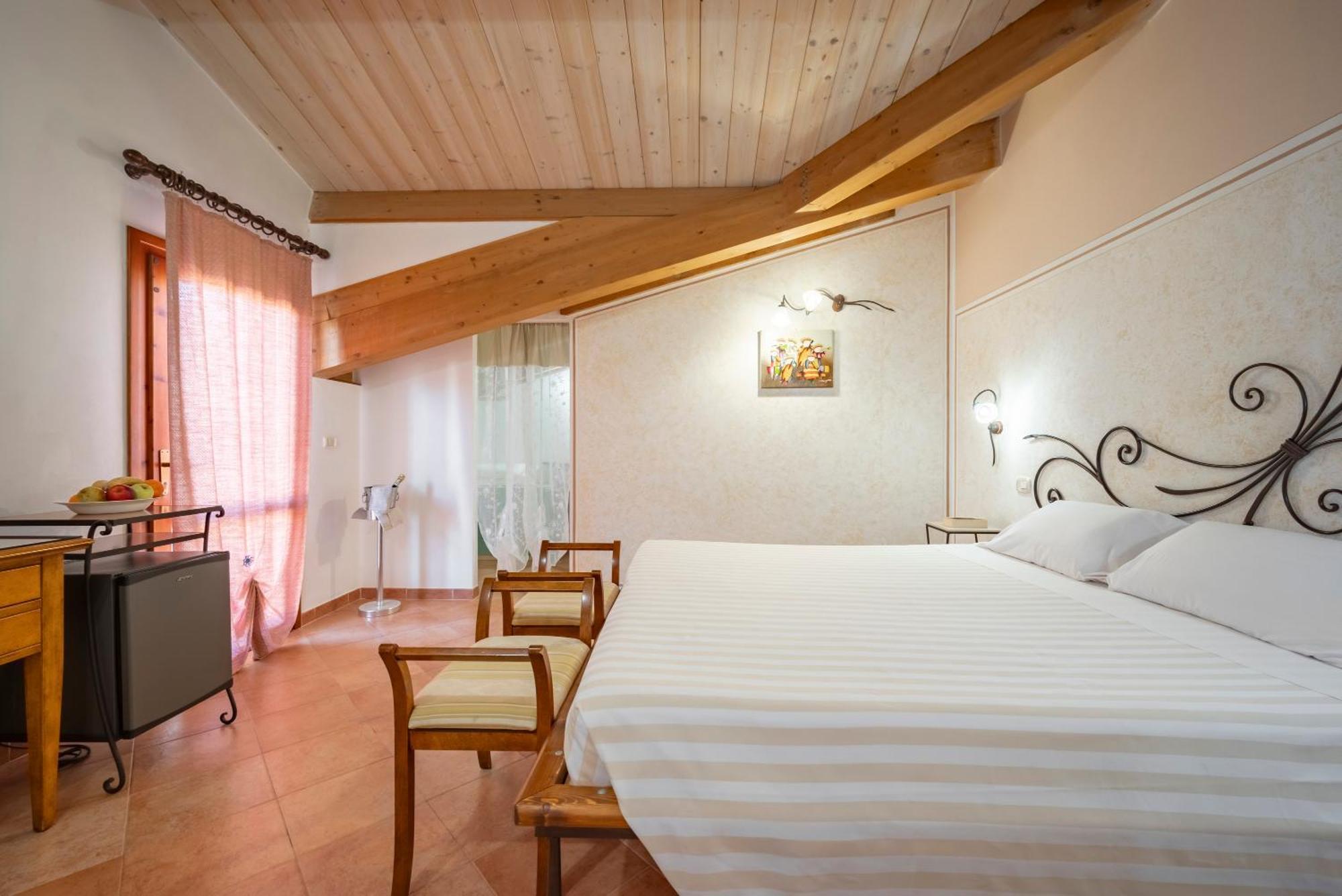 Lola Piccolo Hotel E Appartamenti Marina di Grosseto Eksteriør billede
