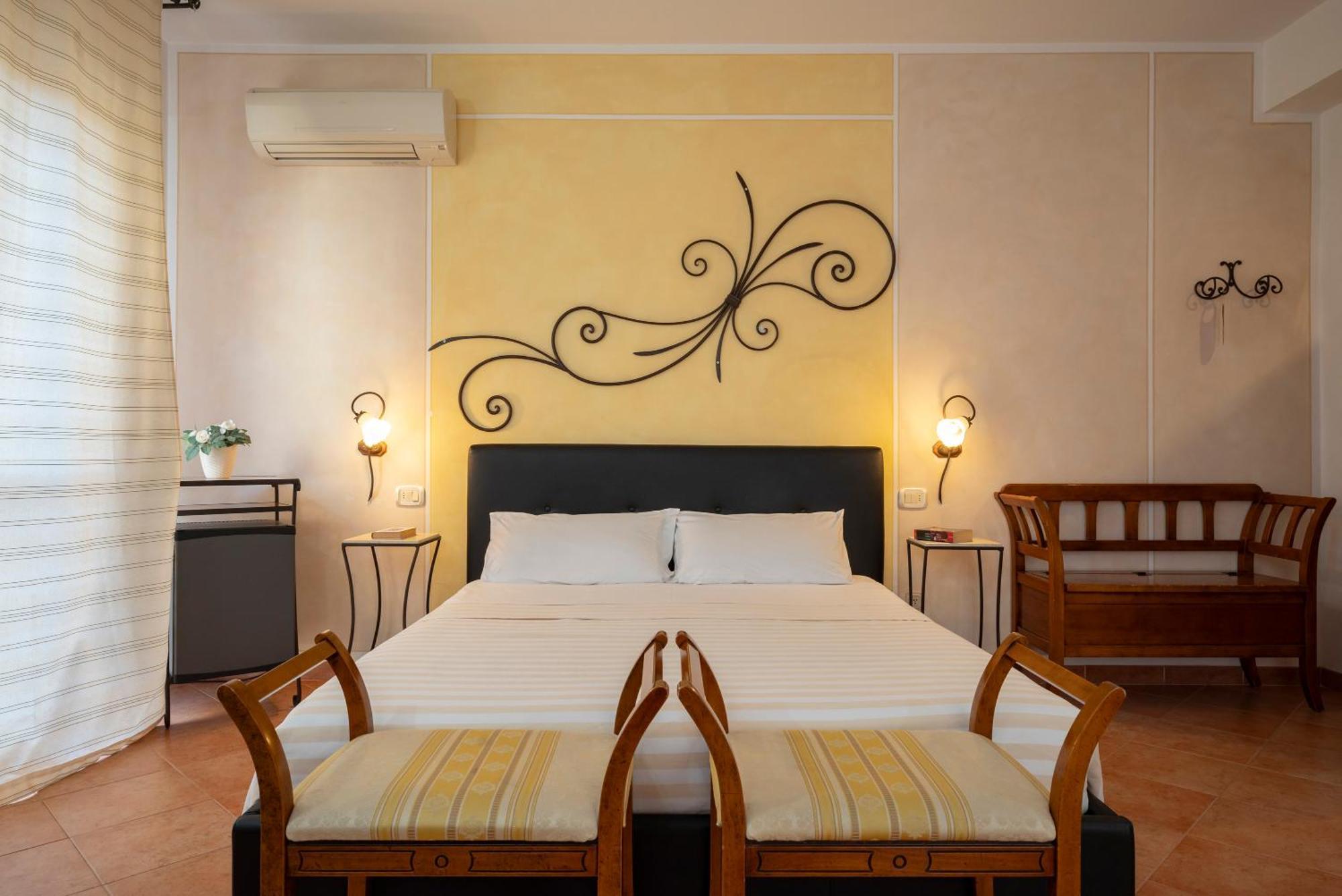 Lola Piccolo Hotel E Appartamenti Marina di Grosseto Eksteriør billede