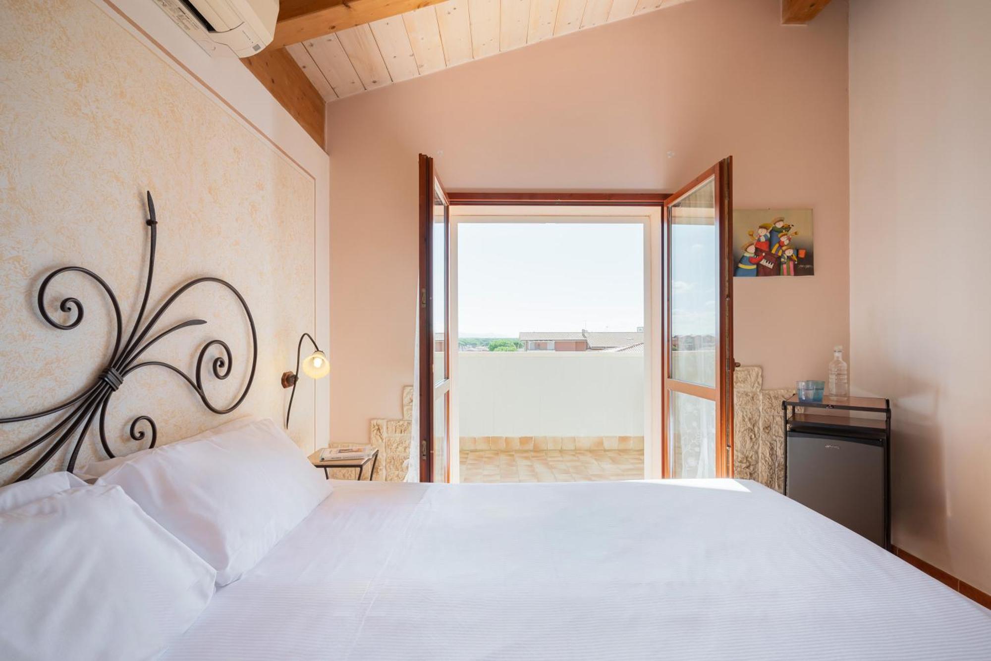 Lola Piccolo Hotel E Appartamenti Marina di Grosseto Eksteriør billede