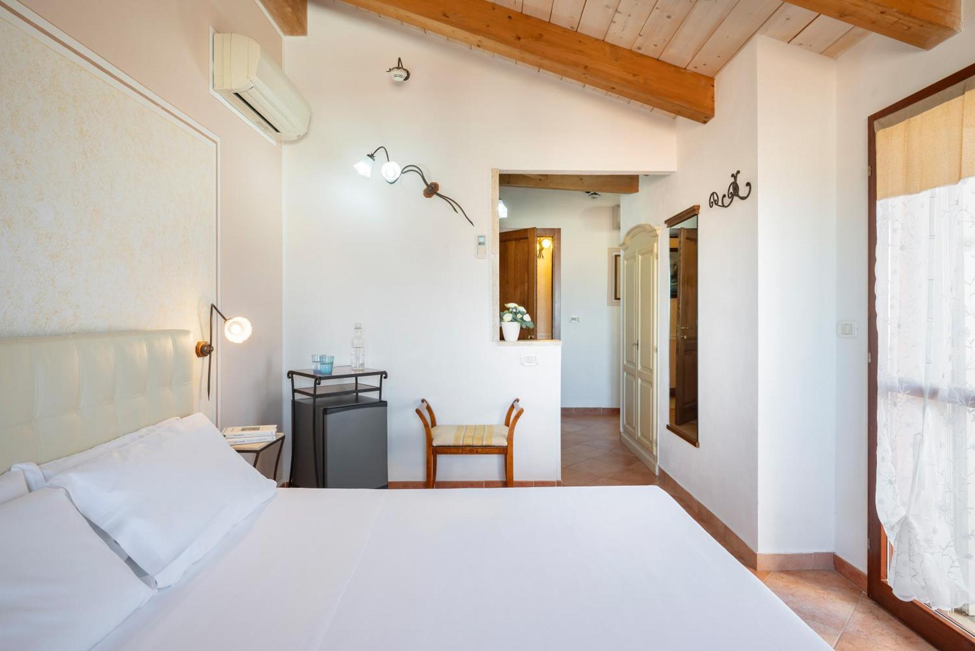 Lola Piccolo Hotel E Appartamenti Marina di Grosseto Eksteriør billede