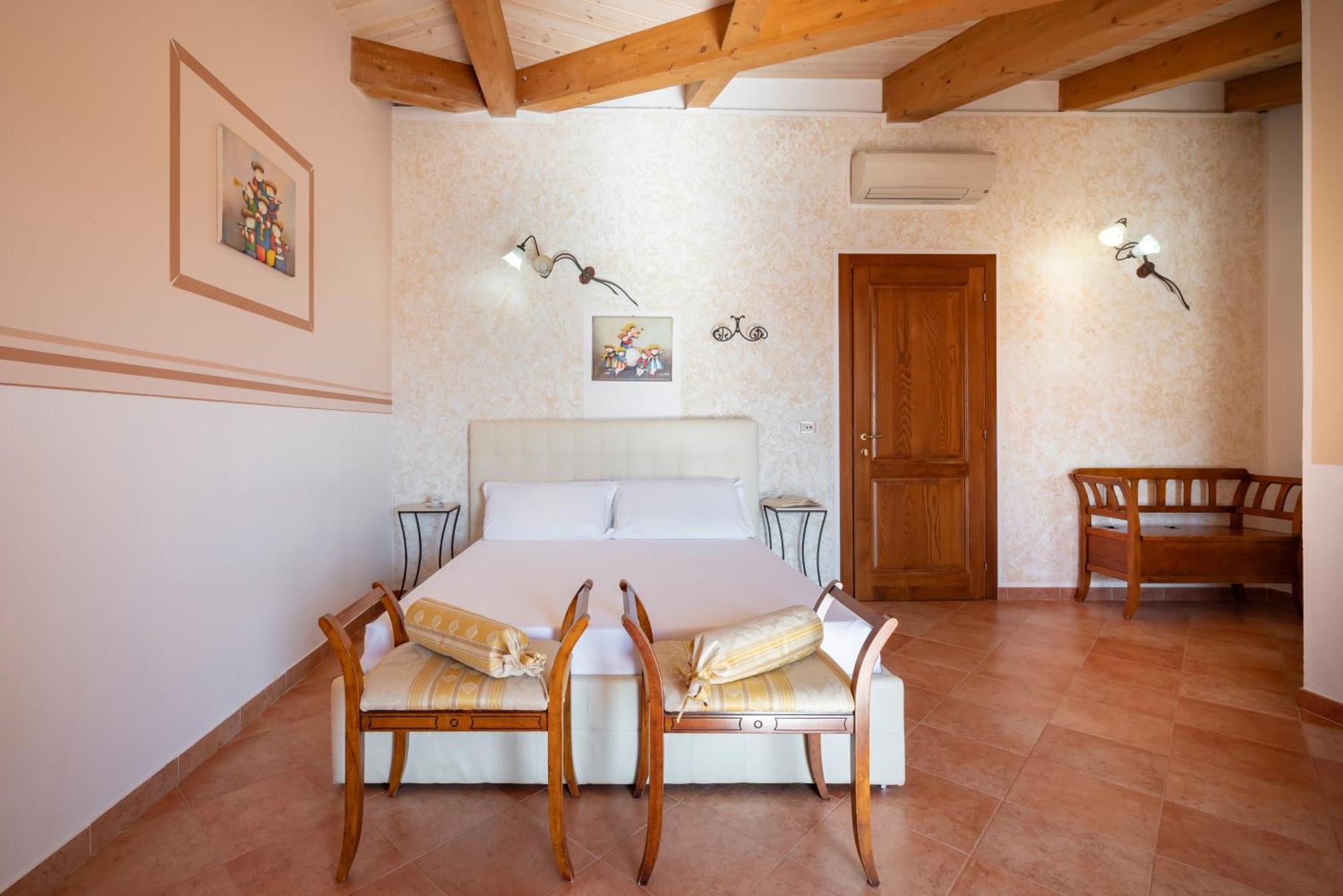 Lola Piccolo Hotel E Appartamenti Marina di Grosseto Eksteriør billede
